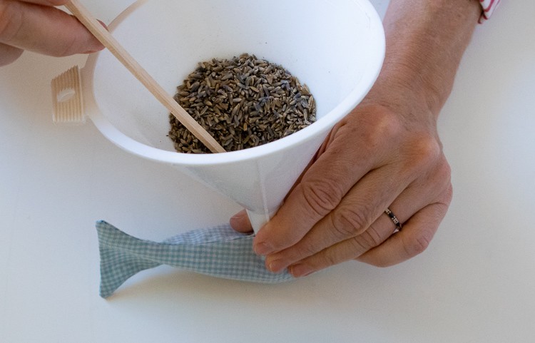 Bugs and Fishes by Lupin: Lavender Sachet How To