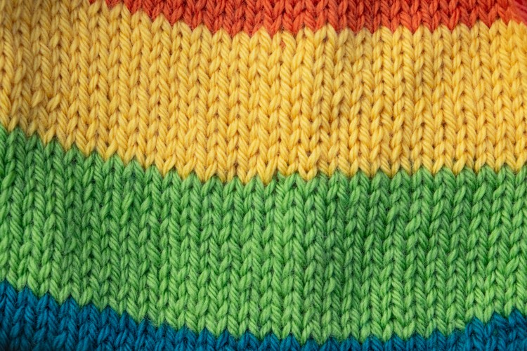 Use the jogless stripe method to make smoother transitions when knitting the rainbow hat
