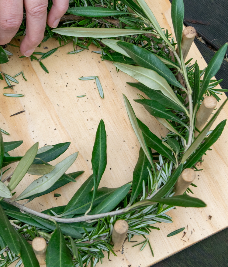 make an a wreath with a wreath jig