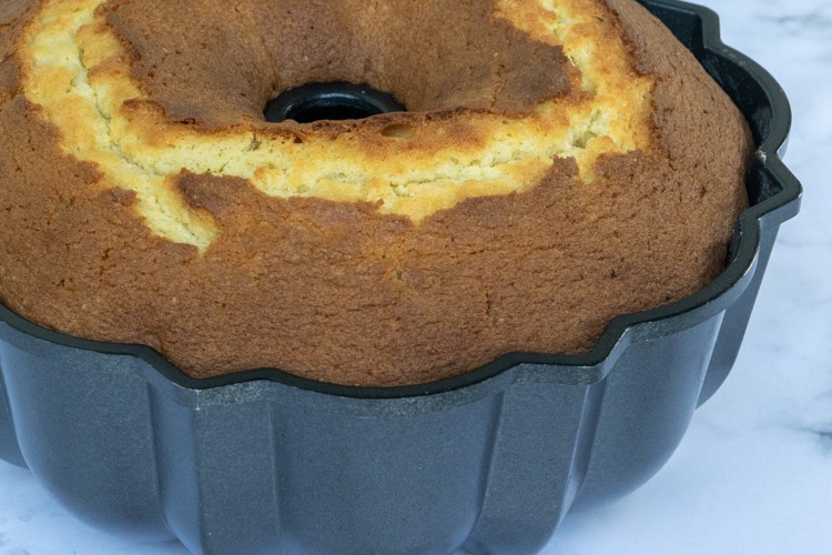 Let the vanilla cake cool in the pan
