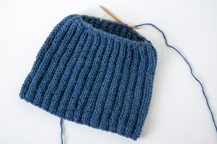 SUPER EASY KNIT RIBBED HAT // Step by Step Tutorial
